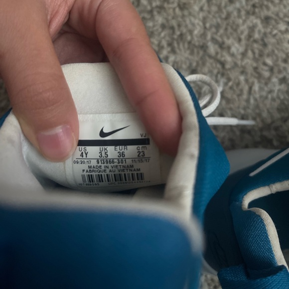 Nike blue and white trainers - Picture 2 of 2